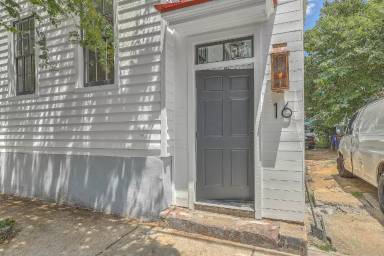Main picture of 16 Nassau St
