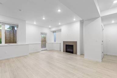Main picture of 3975 NE Garfield Ave