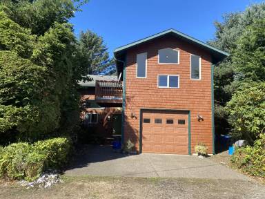 Main picture of 277 N Dolphin St