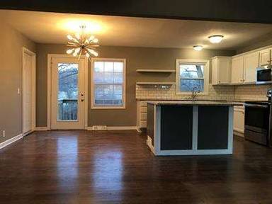 Main picture of 5705 N Lenox Ave
