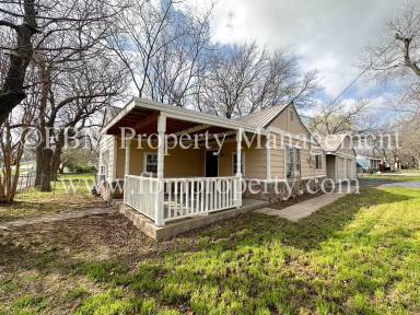 Main picture of 303 S 9th St