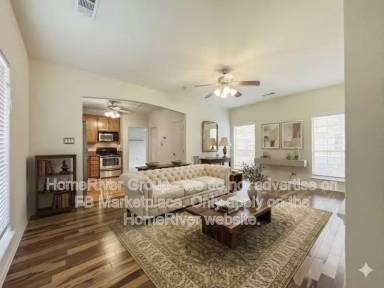 Main picture of 2829 Reagan St