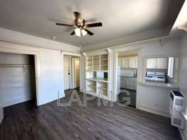 Main picture of 2913 S Flower St