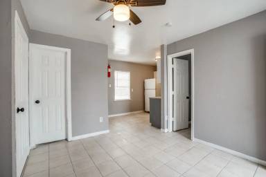 Main picture of 7004 Capitol St