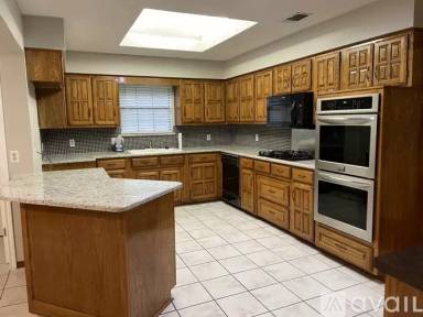 Main picture of 611 Arbor Creek Dr