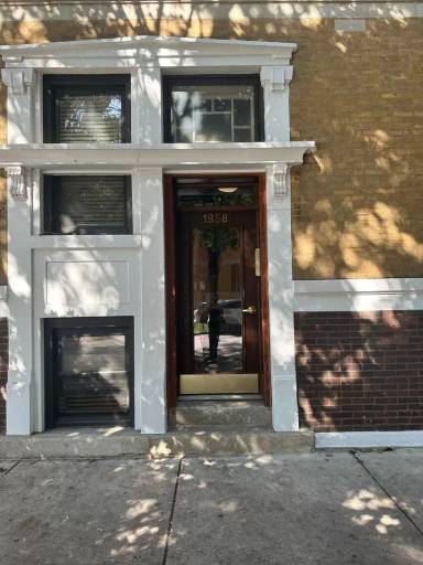 Main picture of 1958 W Byron St