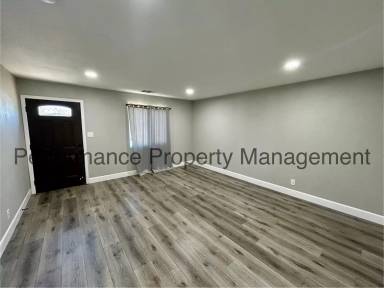 Main picture of 400 Louise St