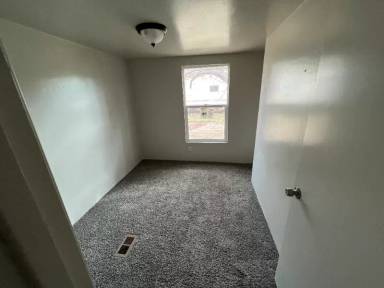 Main picture of 2000 E Frontier Ave