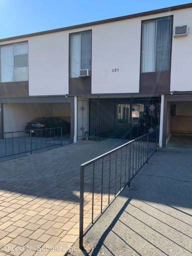 Main picture of 321 Geneva St