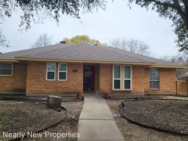 Main picture of 605 Ridgegate Dr