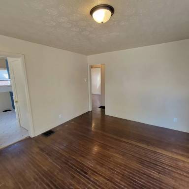 Main picture of 1702 Winfield Ave