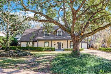 Main picture of Bayou Glen Road