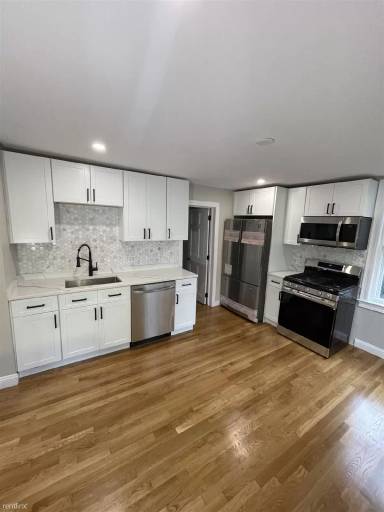 Main picture of 10 Lynn St