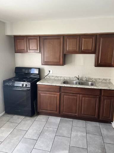 Main picture of 5139 N Hopkins St