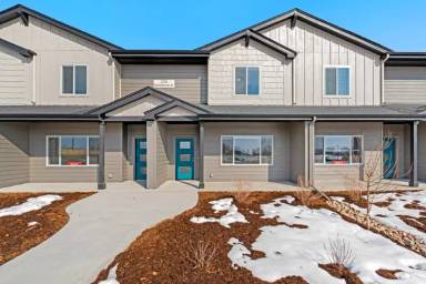 Main picture of 2720 Barnstormer St