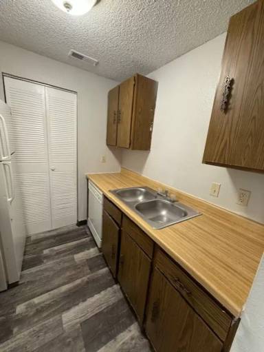 Main picture of 2701 S Emporia St