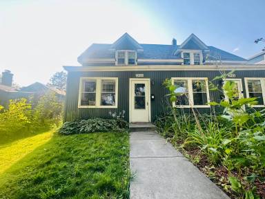 Main picture of 2950 Pierce St NE
