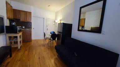 Main picture of 76 E 1st St