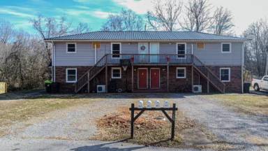 Main picture of 120 Lake Dr