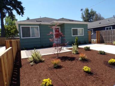 Main picture of 5618 SE Rhone St