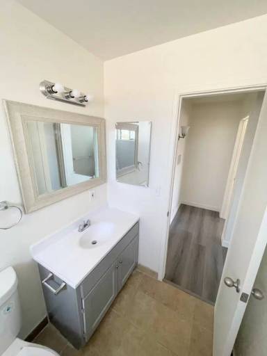 Main picture of 1111 W 94th St