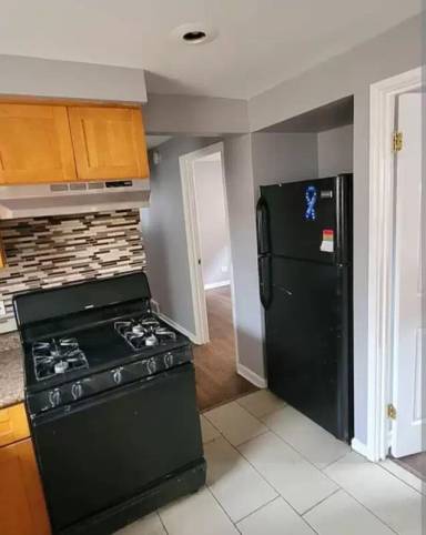 Main picture of 1421 W 115th St