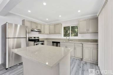 Main picture of 875 Glenway Dr