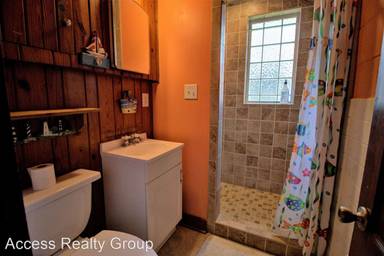 Main picture of 302 S Anderson Blvd