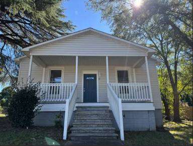 Main picture of 18 Pond St