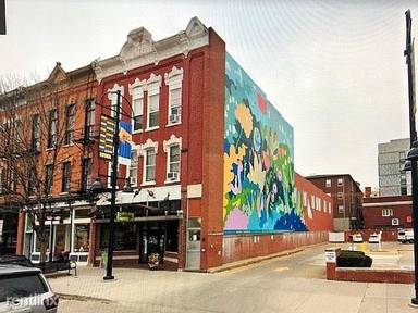 Main picture of 218 E Washington St