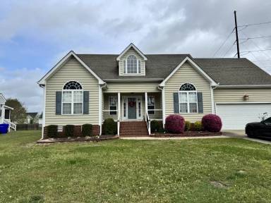 Main picture of 2032 Cherrytree Ln