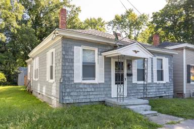 Main picture of 703 Travers St