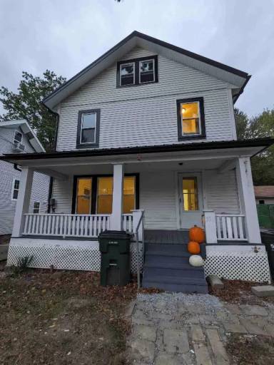 Main picture of 330 Spring St