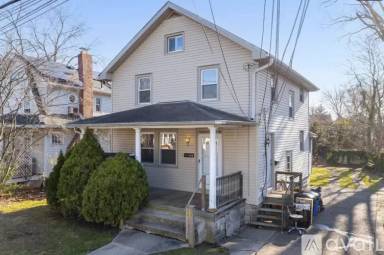Main picture of 26 E Albertson Ave