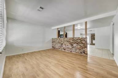 Main picture of 5855 Hirondel St