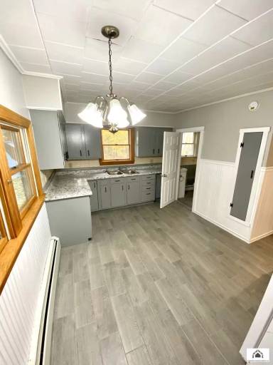 Main picture of 73 Yeaton St
