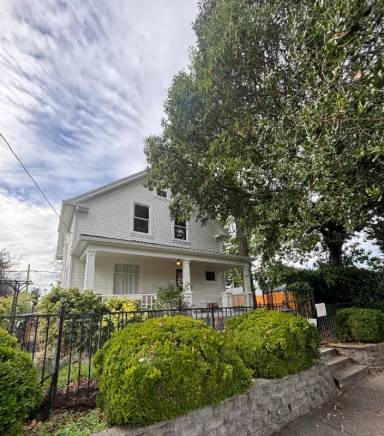 Main picture of 3915 SE 68th Ave