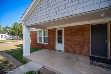 Main picture of 2744 Russell Ave