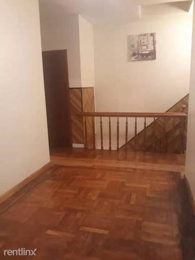 Main picture of 18 E 10th St