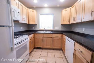Main picture of 810 Grand Ave NE