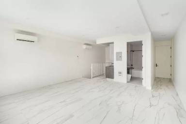 Main picture of 18 Starr St