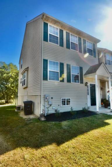 Main picture of 33 Franklin Dr