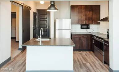 Main picture of 100 Madison St
