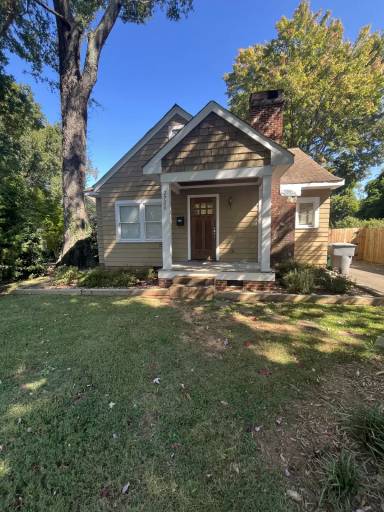 Main picture of 2720 Holt St