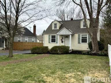 Main picture of 5681 Indianola Ave