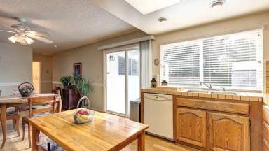 Main picture of 35047 Clover St