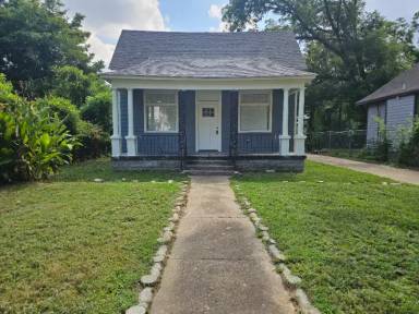 Main picture of 998 S Willett St