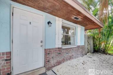 Main picture of 210 SE 4th Ave