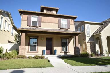 Main picture of 3420 N Oxnard Blvd