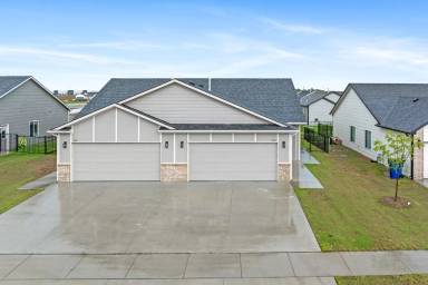 Main picture of 5120 N Cypress St